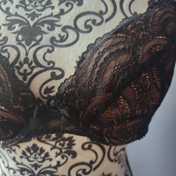 Victoria's Secret Bra - Picture 2 of 5